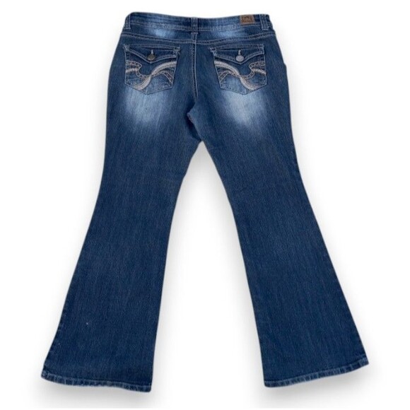 LEI Sophia Hipster Flare Jeans -Size 9 Short-Low Rise-Flap Pockets-Medium Wash - Picture 4 of 9